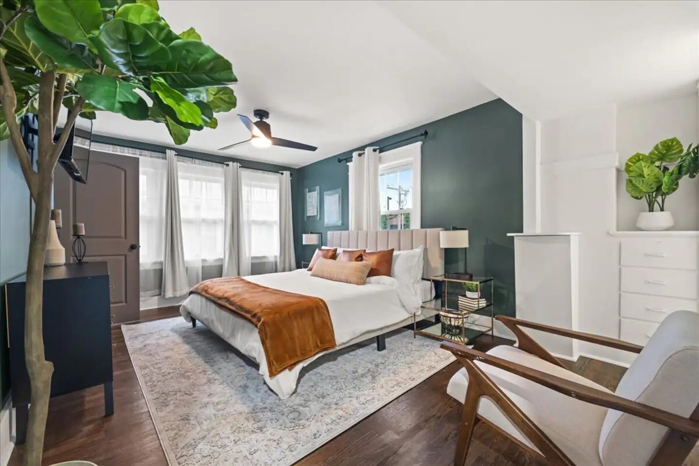 Modern bedroom — Kansas City