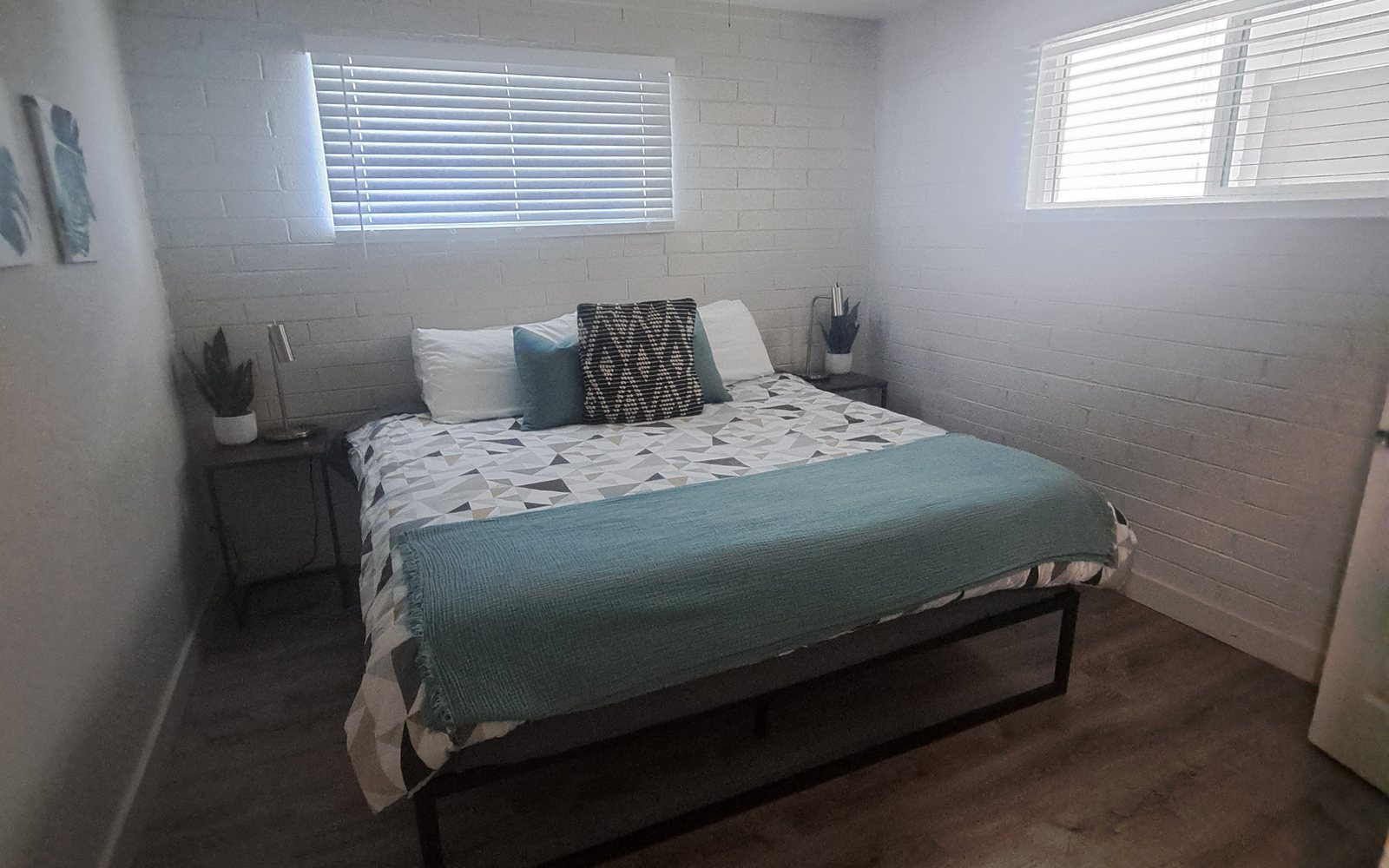 Bright bedroom with king bed — Gilbert
